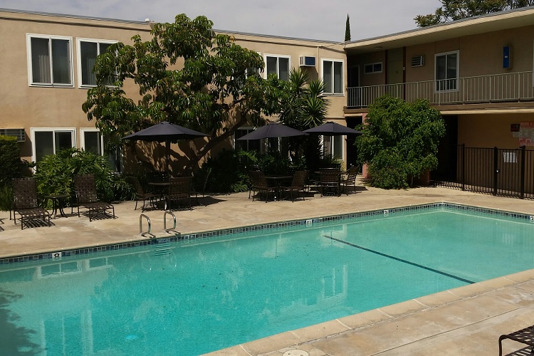 3-bedroom apartment, Villa Park, Los Angeles. Image via RentCafe