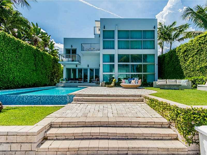 Contemporary Villa at 227 E Dilido Dr, Miami Beach