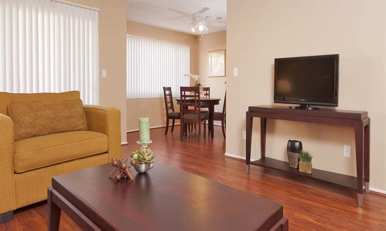 1-bedroom apartments at White Oak Terrace in Los Angeles under $2000 