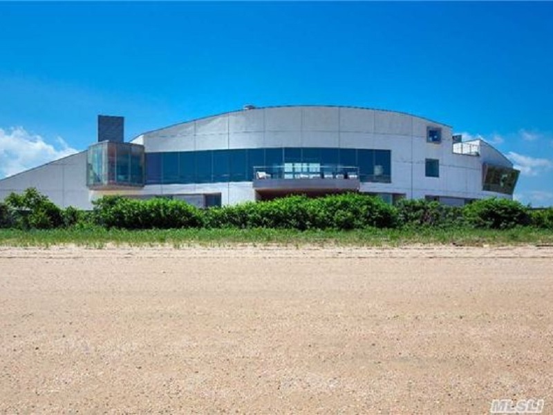 Home for rent at 9 Ariel Ct, Sands Point, NY 11050