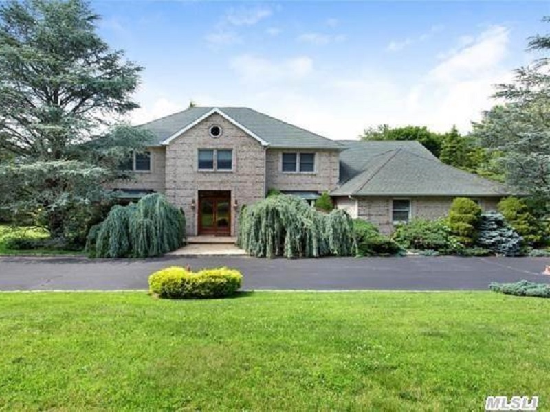 Home for rent at 9 Woodhill Ln, Upper Brookeville, NY 11545