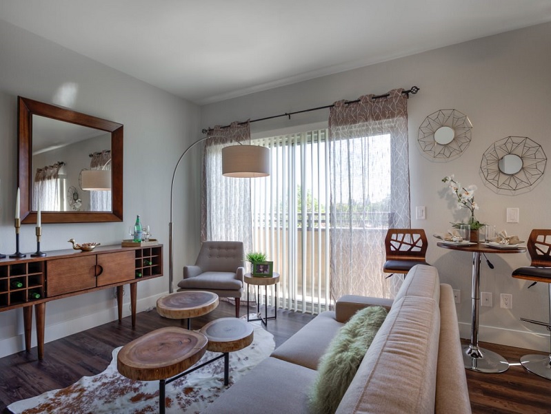 Wonderful 1- and 2-bedroom apartments at Waterstone, L.A.  Image via RentCafe