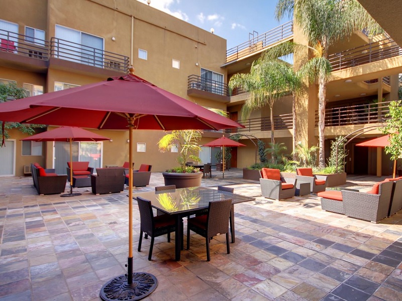 waterstone-at-cheviot-hills--los-angele-courtyard