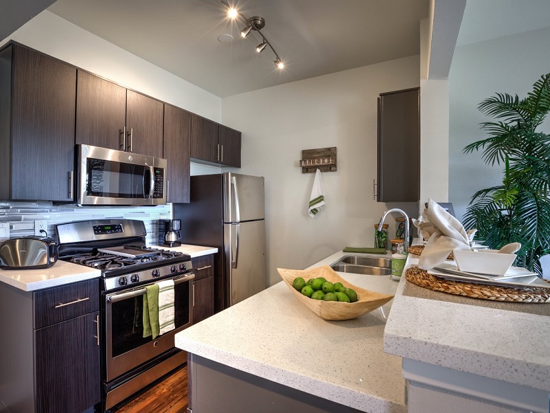 kitchen-at-waterstone-apartments-los-angeles