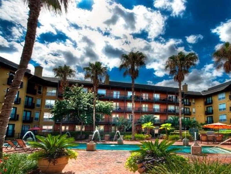 swimming pool at Post Midtown Square Apartments