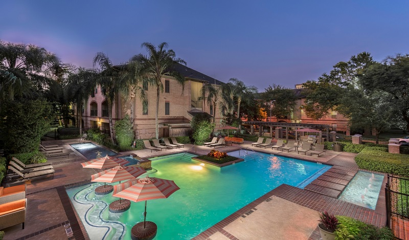 Camden Greenway apartments in Houston, TX