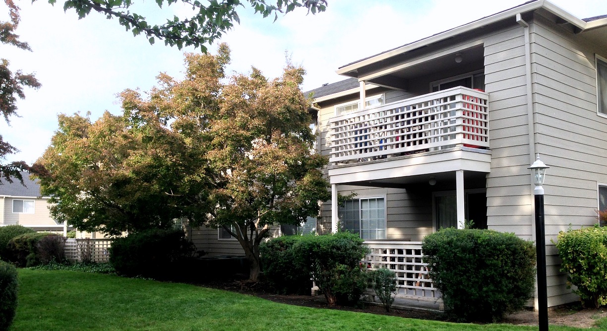 Poplar Village Apartments in Medford Oregon