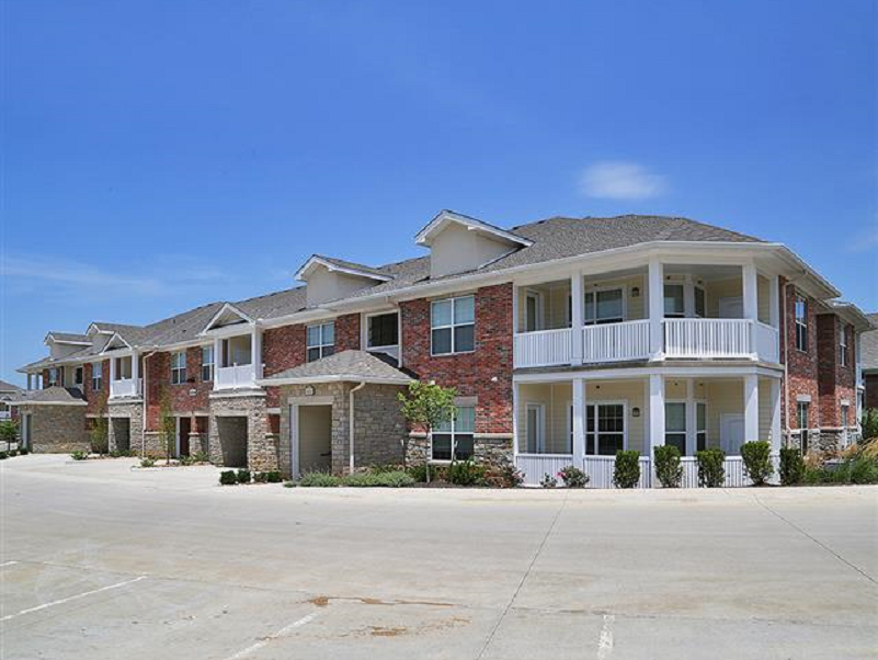 Kelly Reserve Apartments in Overland Park
