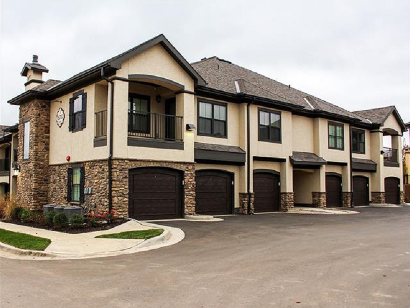 Villa Milano Apartments in Leawood