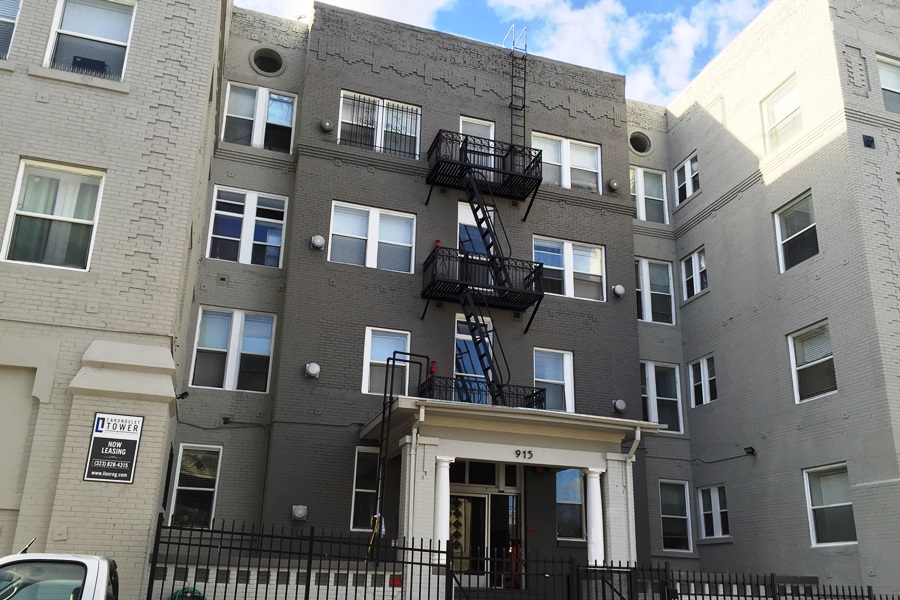 2-bedroom apartments at Carondolet Tower in Los Angeles
