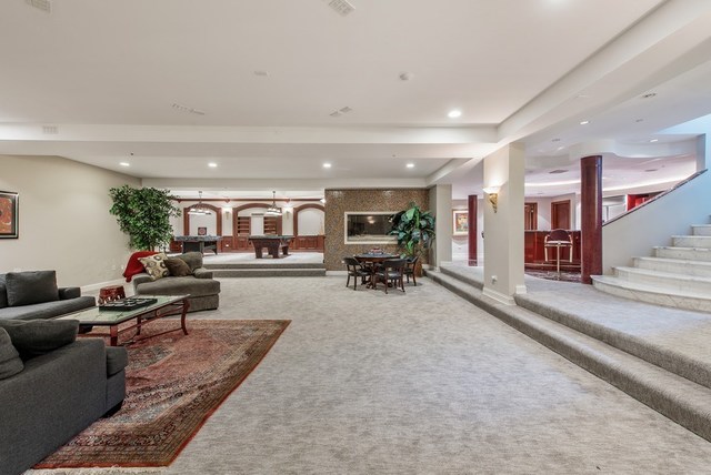 67 Laurel Avenue Highland Park, IL