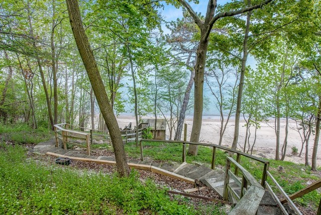 67 Laurel Avenue Highland Park, IL