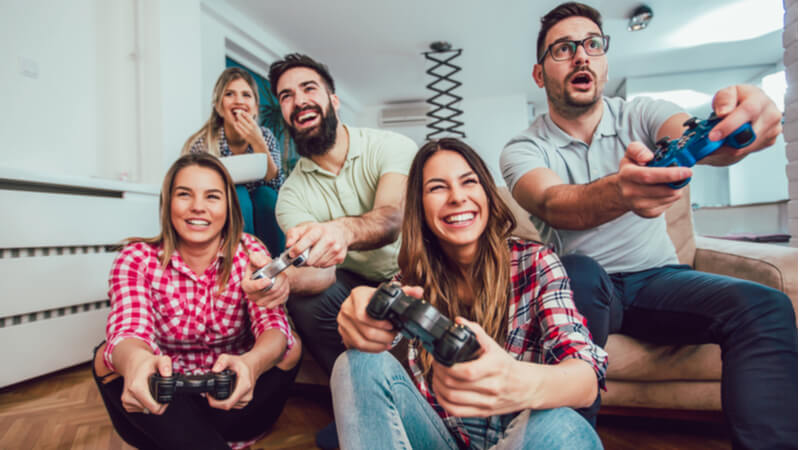 people_fun_apartment