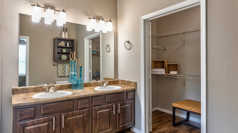 Hickory Point Apartments