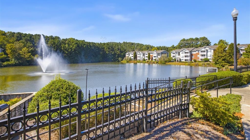 Lakeside at Town Center Apartments 