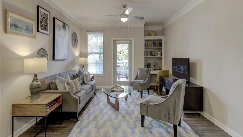 Lakeside at Town Center Apartments 