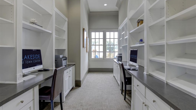 Lakeside at Town Center Apartments 