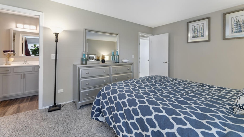 The Ponds of Naperville Apartments