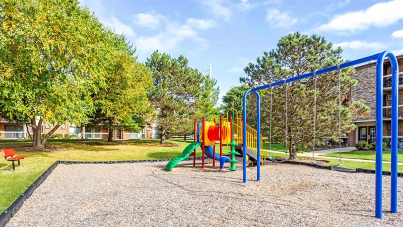 The ponds of Naperville Apartments IL