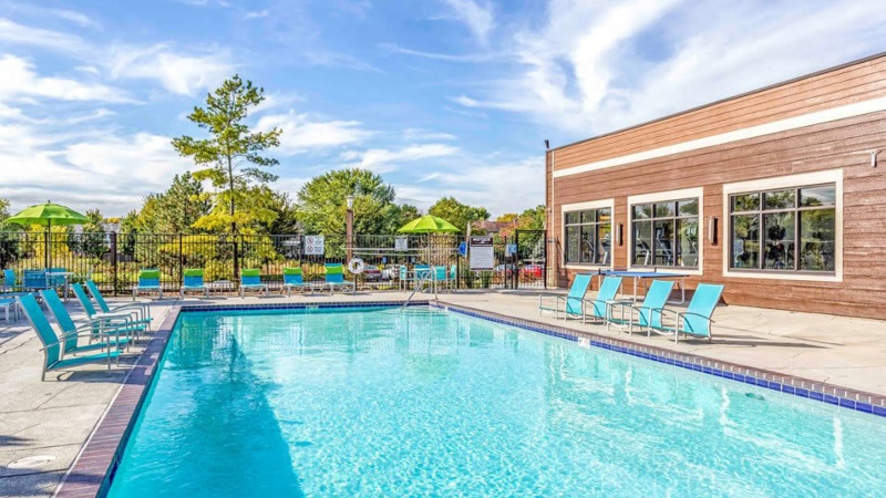 The ponds of Naperville IL Apartments