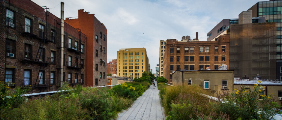 Buildings and walkway on The High Line, in Chelsea, Manhattan, New York CIty
