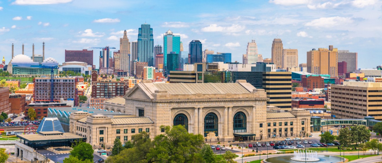 Kansas City, Missouri, USA downtown skyline with Union Station