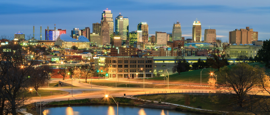 An elevated view of an early morning in Kansas Cit in the fall time.