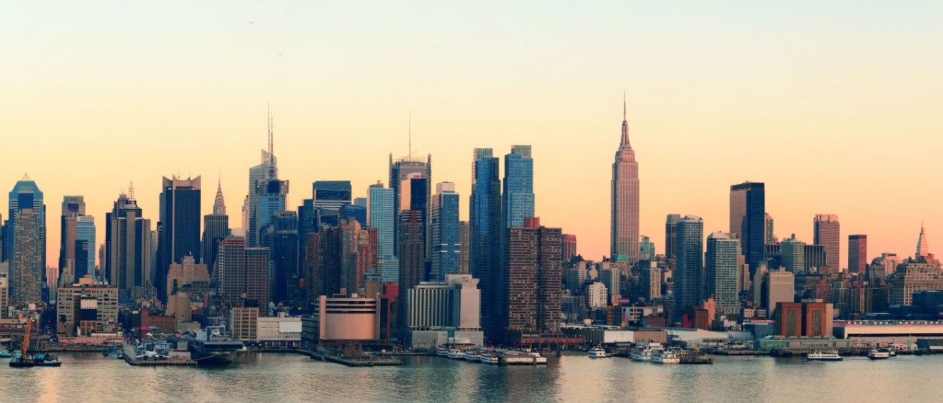 New York City midtown Manhattan sunset skyline panorama view over Hudson River