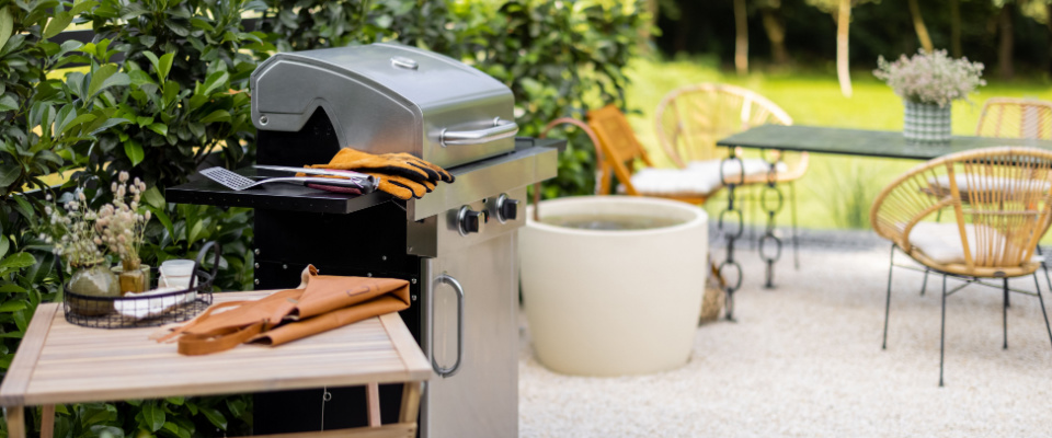 picture of a grill outside during summer