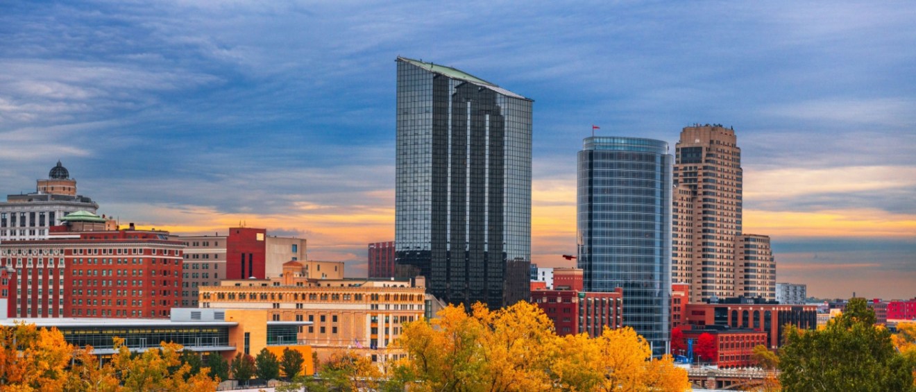 Grand Rapids, Michigan, USA downtown skyline in autumn season.