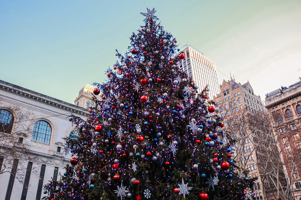 christmas tree in bryant park in nyc