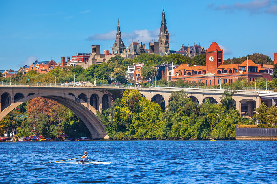 bridge over potomac river into georgetown