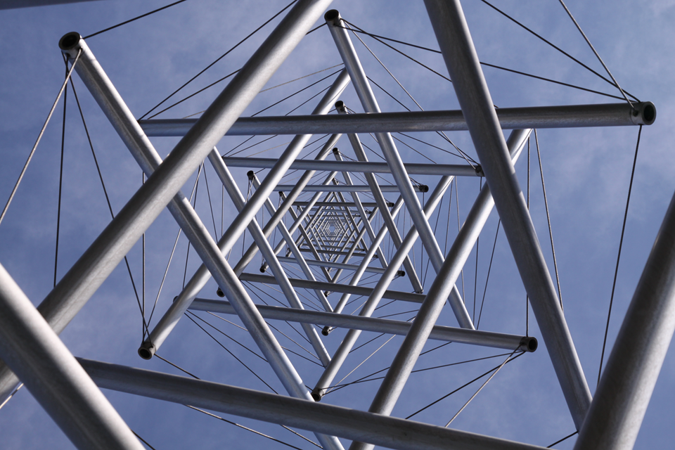 bottom up view of needle sculpture at hirshhorn museum in washington dc