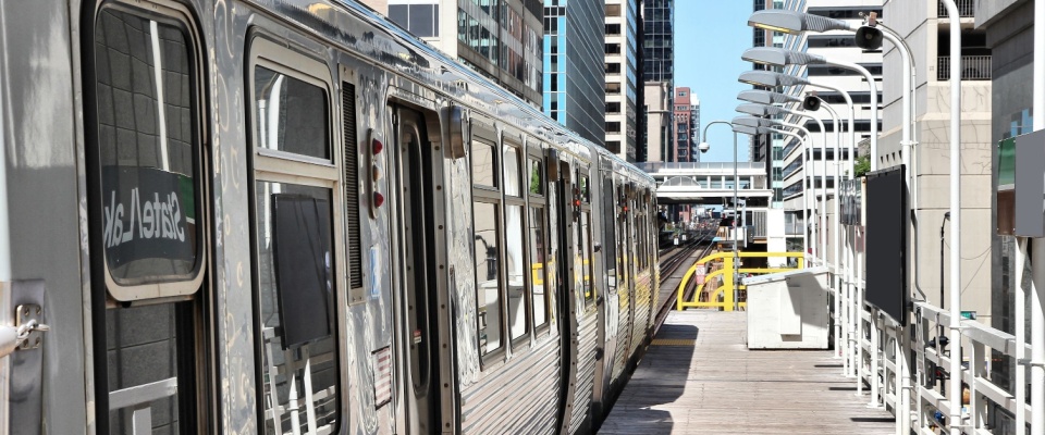 Chicago L train platform showcasing the city's iconic public transport system—an essential convenience for residents living in apartments in Chicago.
