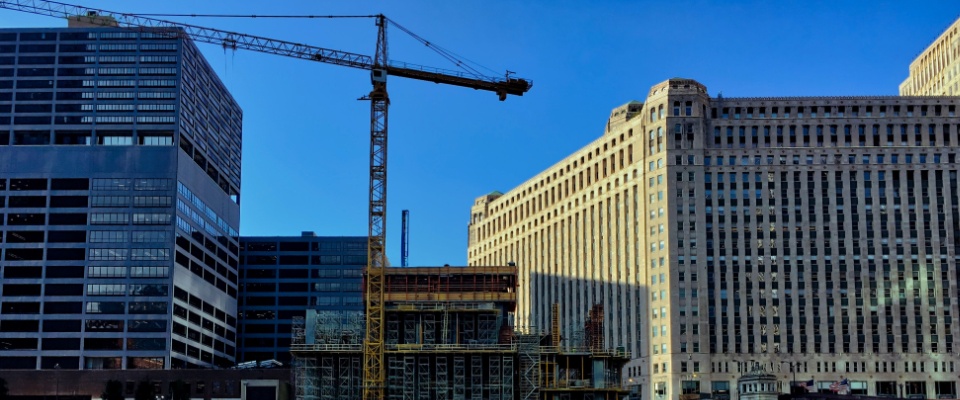 Construction site of a new building along the Chicago River in the downtown Loop—highlighting ongoing development and the growing demand for modern apartments in Chicago.