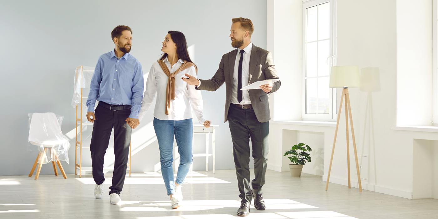 prospective renters checking an apartment before moving in