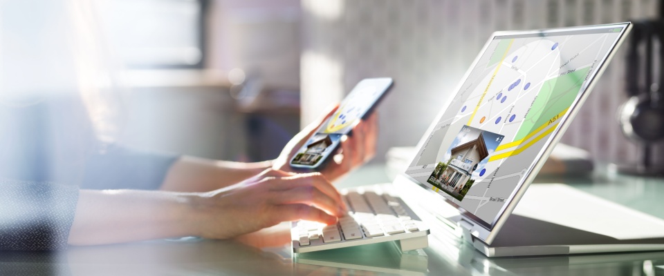 Woman using an online platform for a real estate location search, actively involved in renting an apartment and navigating the apartment search process.