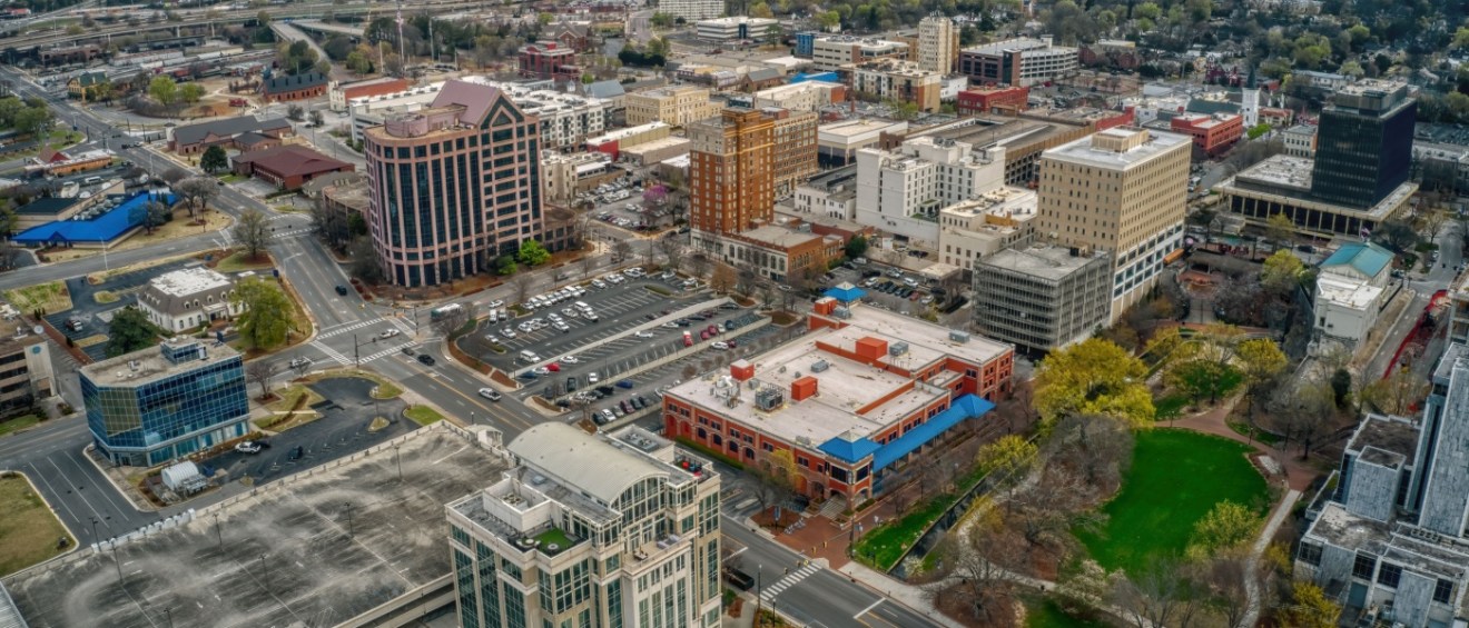 This aerial view of Huntsville, Alabama in spring showcases the city’s scenic beauty and growth, reflecting why affordable neighborhoods in Huntsville, AL are increasingly popular among renters and homebuyers seeking both charm and value.