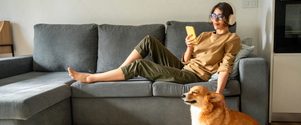 A happy person writing an apartment review.