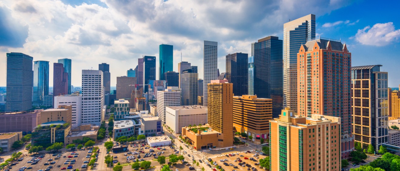 A view of the skyline in downtown Houston, a relatively affordable city for renting an apartment.