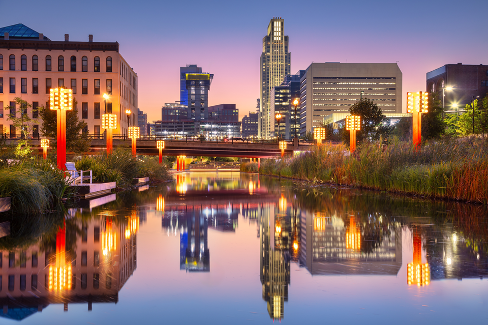 picture of omaha at dusk with river view