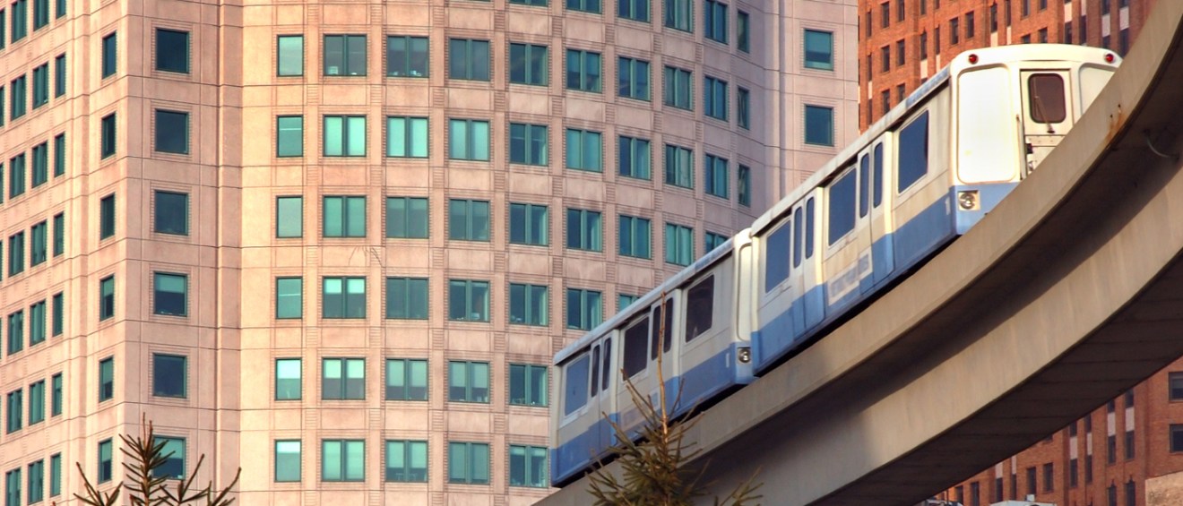 The Detroit People Mover running on its elevated track downtown, a convenient public transit option in Detroit that renters use for quick and reliable access to neighborhoods, jobs, and entertainment.