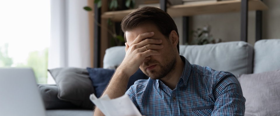 A person frustrated their payment didn't go through and is now in the rent grace period.