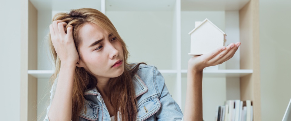 A person thinking about how many bedrooms they need and the costs involved.