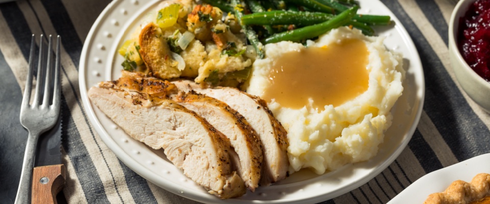 Example of small gift one can bring to their neighbors after a Thanksgiving party to showcase good apartment etiquette.