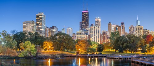 Night view of Chicago skyline from Lincoln Park, showcasing the area with apartments in Chicago.
