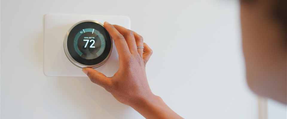 A smart thermostat is among the nicer apartment amenities to have during winter.