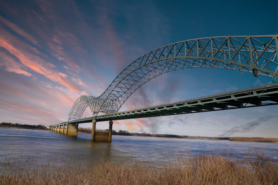 bridge over the mississippi river in memphis