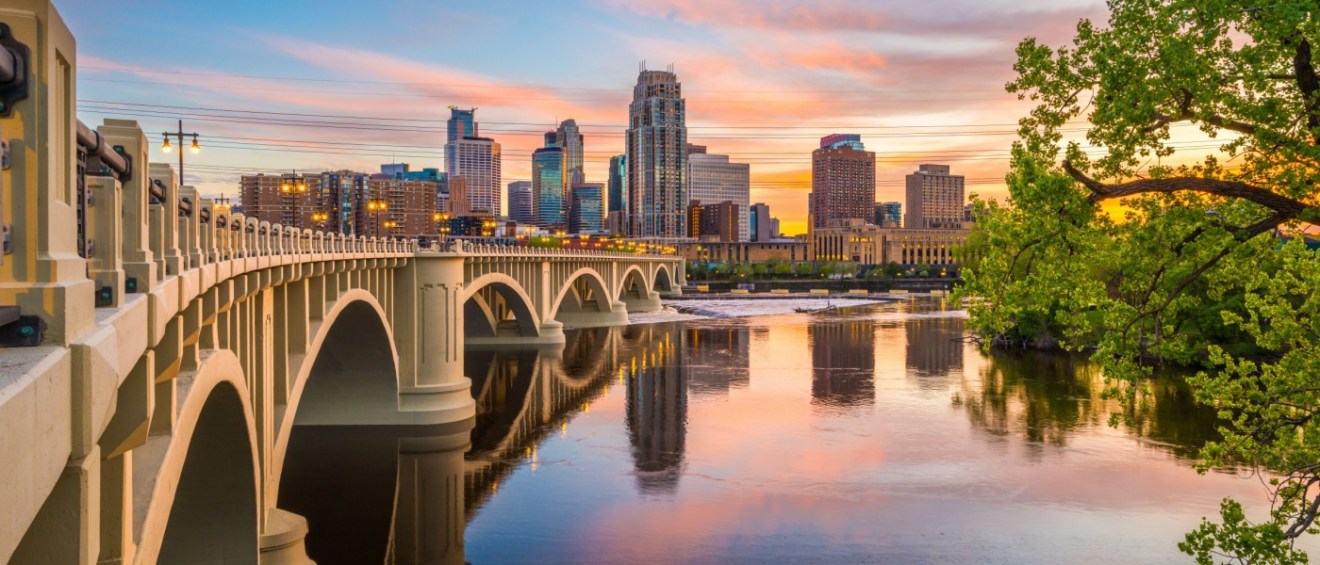 View of the skyline of downtown Minneapolis to illustrate public transport in Minneapolis.