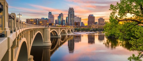 View of the skyline of downtown Minneapolis to illustrate public transport in Minneapolis.